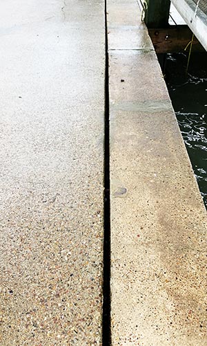 Damaged seawall with leaks before Ro-Berg polyurethane repair