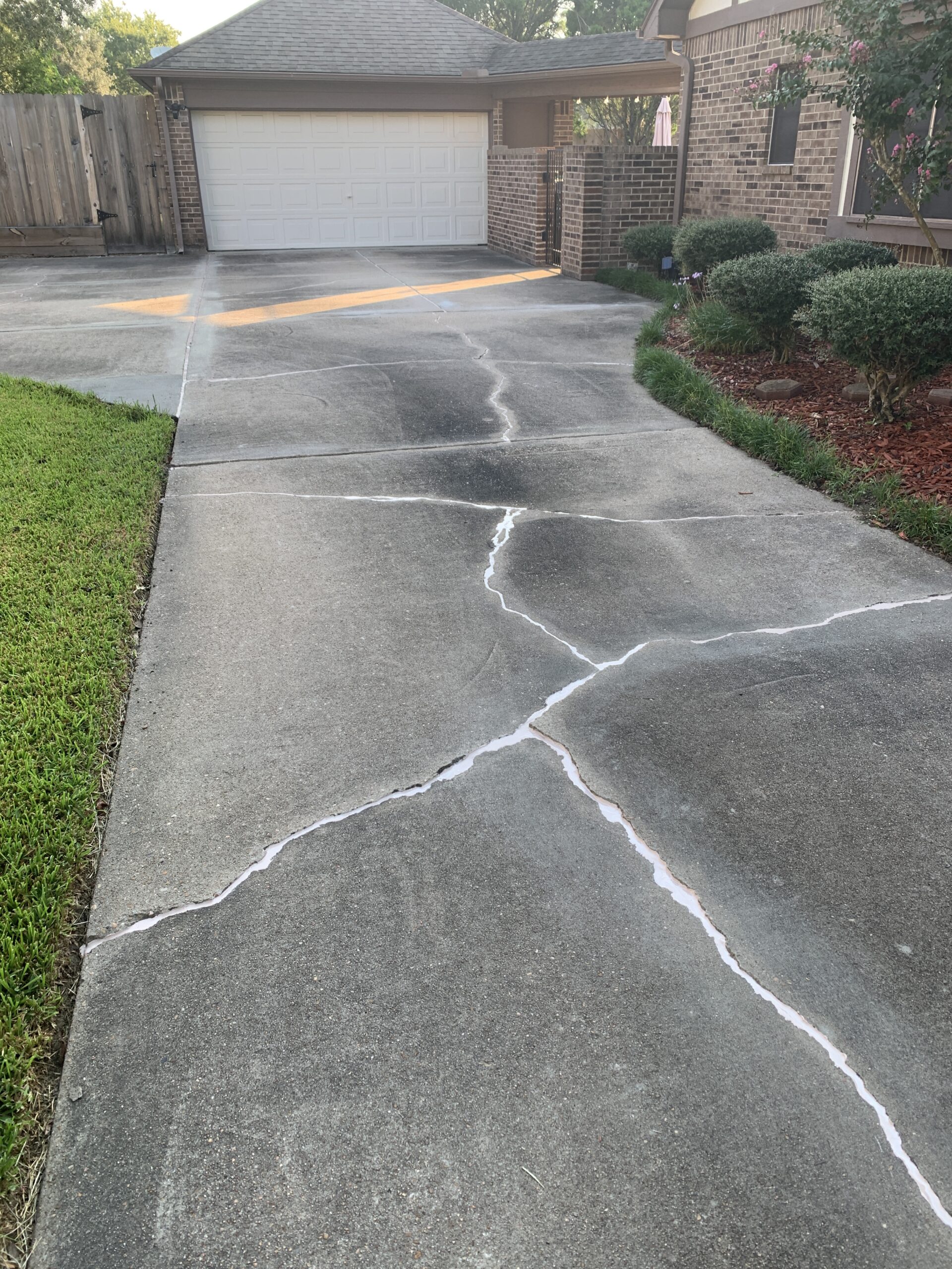 Repaired concrete cracks after Ro-Berg professional crack repair